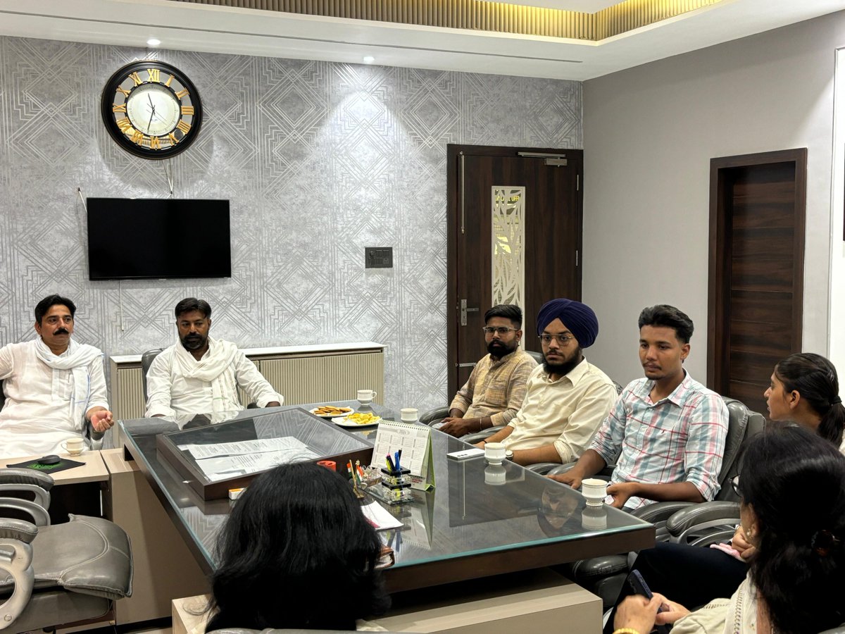 Nirmaan_2024's tweet photo. ਨਿਰਮਾਣ ਫਾਊਂਡੇਸ਼ਨ ਦੇ ਸਹਿਯੋਗ ਨਾਲ ਵਿਦਿਆਰਥਣਾਂ ਅਤੇ ਸਟਾਫ਼ ਵਾਤਾਵਰਣ ਨੂੰ ਹਰਿਆ-ਭਰਿਆ ਬਣਾਉਣ ਲਈ ਇਕੱਠੇ ਹੋਏ।
Successful tree plantation drive at SSD Girls College, Bathinda! 🌳🌱 In collaboration with #NirmaanFoundation
 #TreePlantation https://t.co/xvcjgYkN42