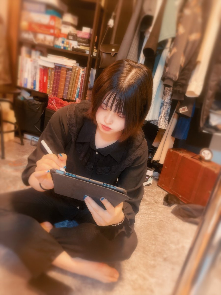 raichi_l_'s tweet image. みんなおはよう〜☀️
前の投稿の動画見てくれましたか??👀
8/11、空いてたら遊びに来てね…?🙌
▼らいちハウスで演目メモ書いてるエル💜