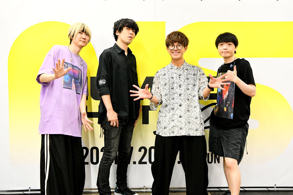 NUMBERSHOT_'s tweet photo. 【BLUE ENCOUNT】

登場からたくさんの手拍子に包まれたブルエンのステージ！
2年ぶりのリベンジステージにピッタリのエネルギッシュなパフォーマンスに大盛り上がり！！
観客の拳が下がることのないとても熱いステージでした！

#NUMBERSHOT
#ブルエン https://t.co/5qAUCdAmXu