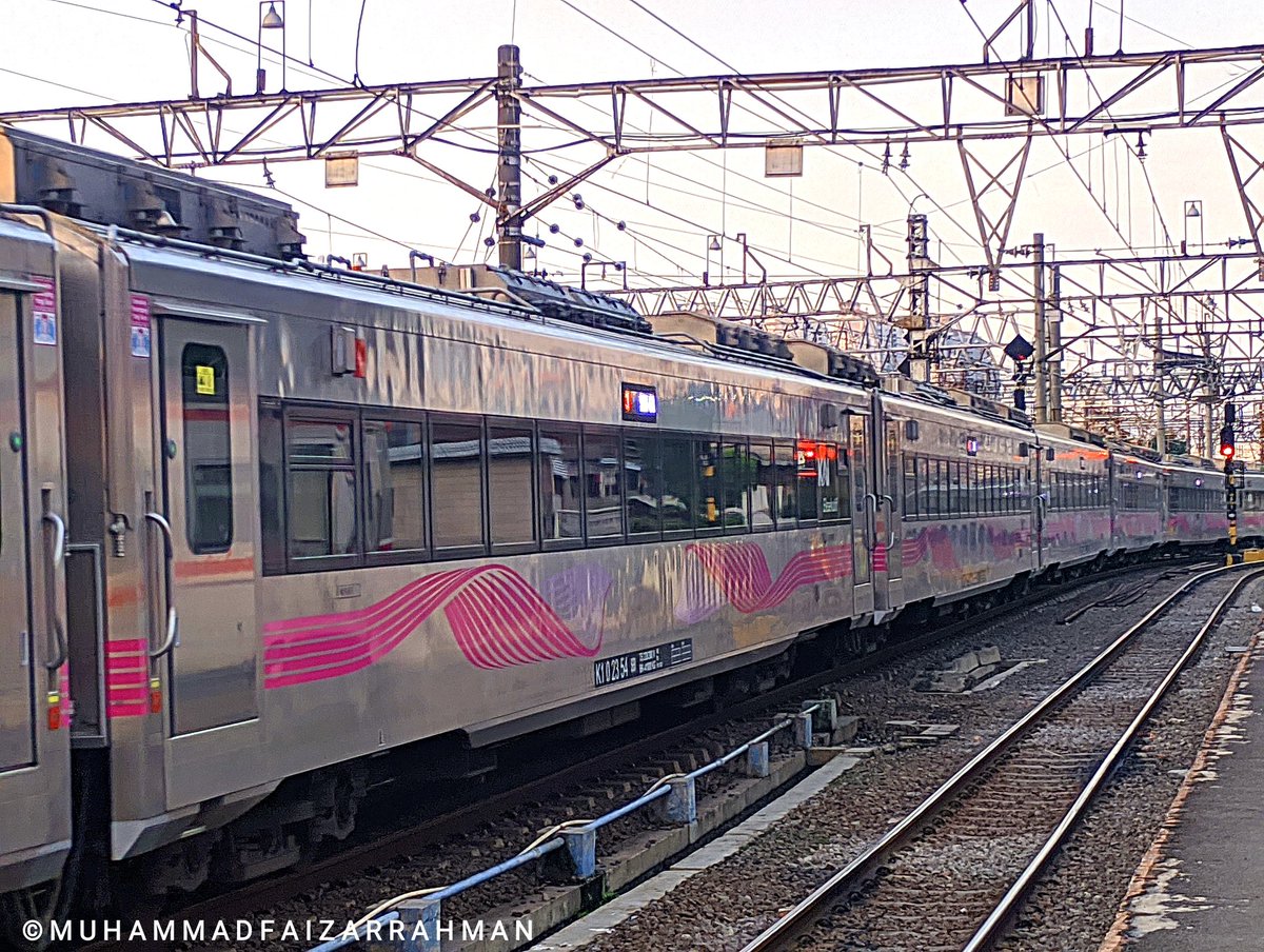 yoasobiloved's tweet photo. ABA New Generation.
Inframe : CC 206 13 76 ( 206 76 ) CPN Berdinas KA 1 Argo Bromo Anggrek.
#keretaapikita #keretaapiindonesia #kai121 #cc206 #kaargobromoanggrek https://t.co/wbADtOwd0Q