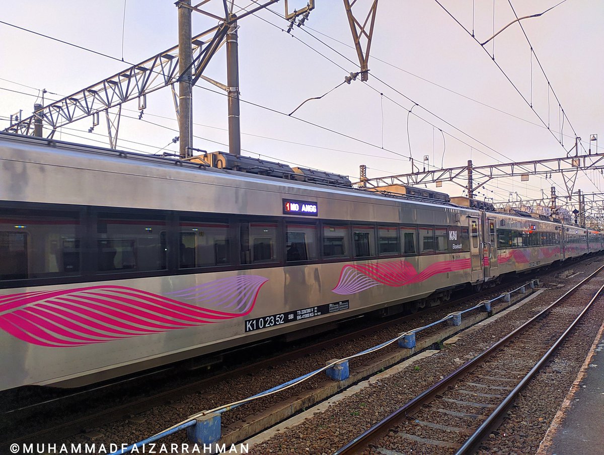 yoasobiloved's tweet photo. ABA New Generation.
Inframe : CC 206 13 76 ( 206 76 ) CPN Berdinas KA 1 Argo Bromo Anggrek.
#keretaapikita #keretaapiindonesia #kai121 #cc206 #kaargobromoanggrek https://t.co/wbADtOwd0Q