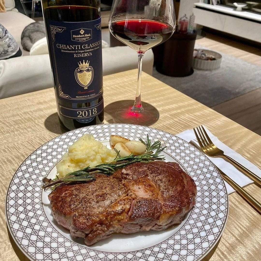 Rosekelly56's tweet photo. One's dinner doesn't want to be too complicated.🍽
A steak🥩A glass of red wine🍷 https://t.co/gV4LOep6ZV