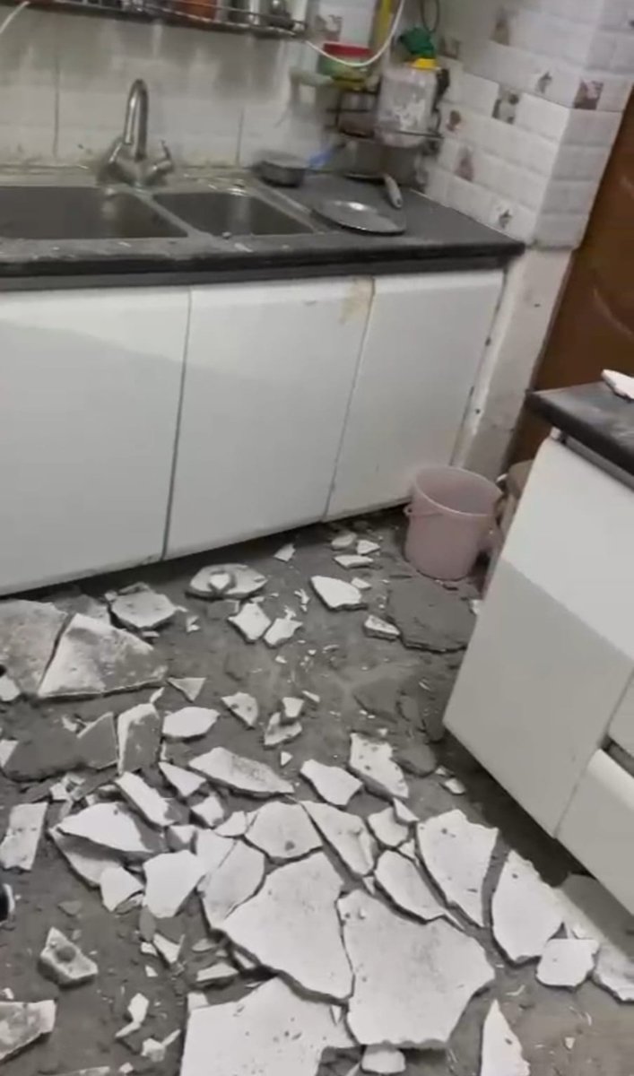 Sec45NRI's tweet photo. @CMOfficeUP @CeoNoida @dmgbnagar @NavbharatTimes @JagranNews @AmarUjalaNews NRI RESIDENCY SEC45 noida residents fear their safety with plasters falling across rooms, kitchens, balconies as builder SDS enjoys residents money without basic maintenance. pls help https://t.co/48aJyu1v4l