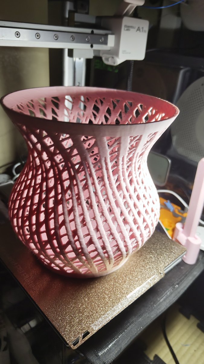 kroaolab's tweet photo. アクセサリーのほうはなかなか思う品質に至らず、テスト品ばかり作ってます
合間に作ったプリント品のほうが品質良いのでは… https://t.co/tl8vTCZGoI