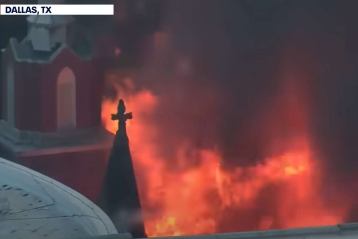charismamag's tweet photo. "To our knowledge, no one is hurt or injured, and we thank God for His #protection," said Senior Pastor Robert Jeffress.
Read Now 👉 https://t.co/Vg3qMZ0eT2

#fire #megachurch #FirstBaptistDallas @firstdallas @robertjeffress #CharismaMag #Charismamedia https://t.co/qBFT31XeLU