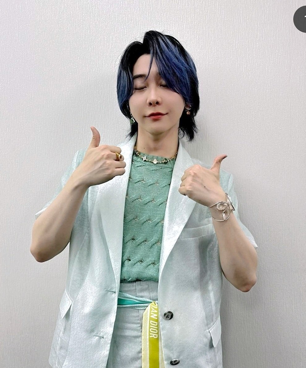 0422Cchi's tweet photo. ついにやっちまいました…
推しとおんなじ服、
買っちまいました🤣🤣
プチプラしか買えないけど、
すこーしは近づけたよーな?
さ、いつ着よっかな😁
#大森元貴
#藤澤涼架
#ZOZOTOWN
#theyon
#confirm
#肩組ませてみました
#どっちも細身なんだが? https://t.co/jAXpLYYEXL
