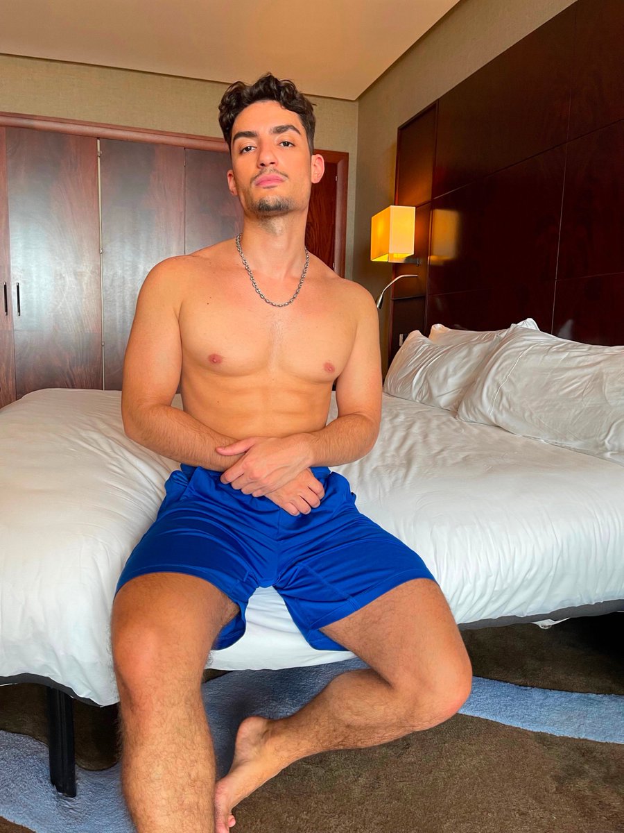 BrysonVideo's tweet photo. Take a seat(; https://t.co/pcQL4353Np