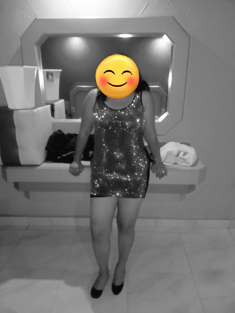 Hola somos pareja madura en los 40 buscamos parejas cómplices o single mayor de 45 años somos reales no somos modelos