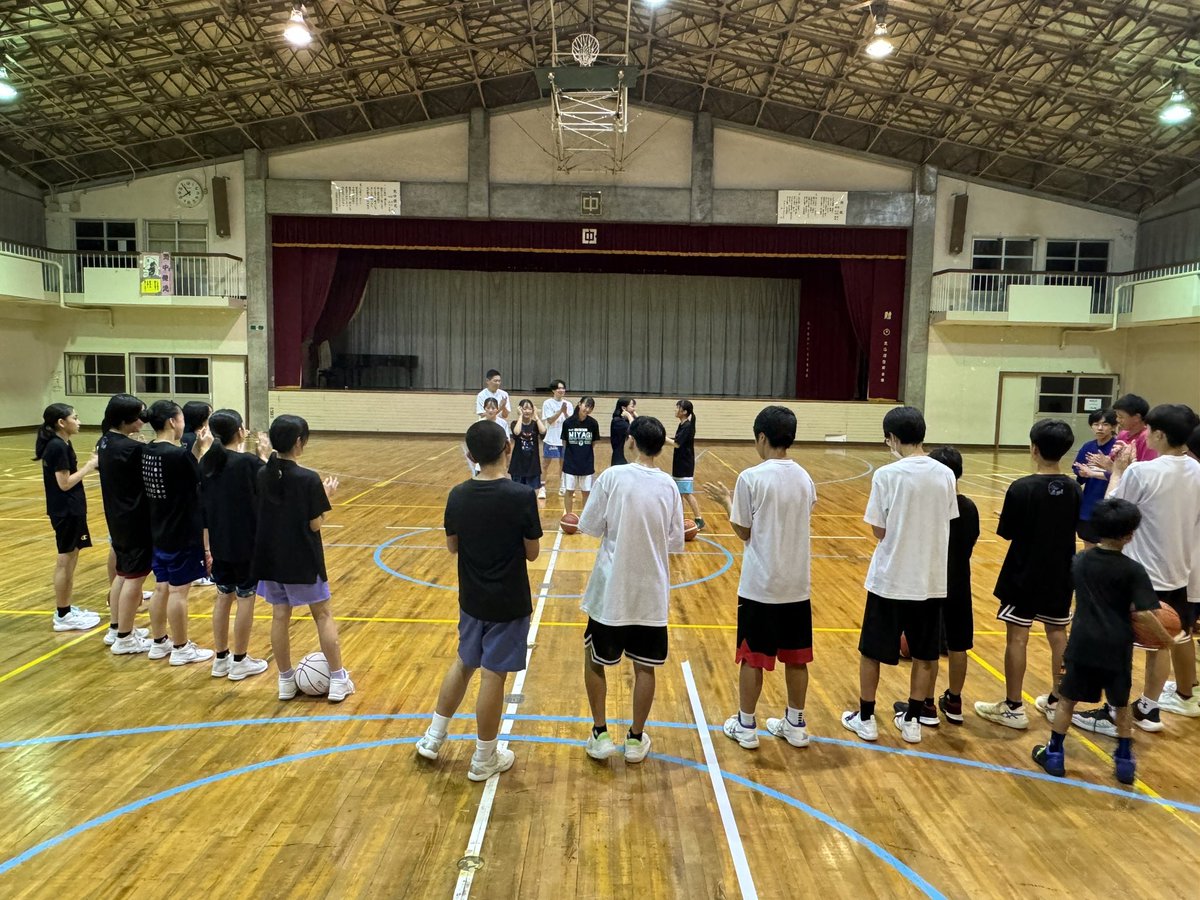 k_bb_school's tweet photo. 【県大会壮行式】

今日から県大会です！
出場する選手は地区の代表として頑張ってほしいです🔥
健闘を祈っています!!

今夜も練習頑張ろう🔥

#気仙沼バスケットボール少年団 #気仙沼BlueSharksBasketballClub #バスケットボール #BlueSharks #ONETEAM #一緒にバスケ楽しもう https://t.co/7eb9NJ294q