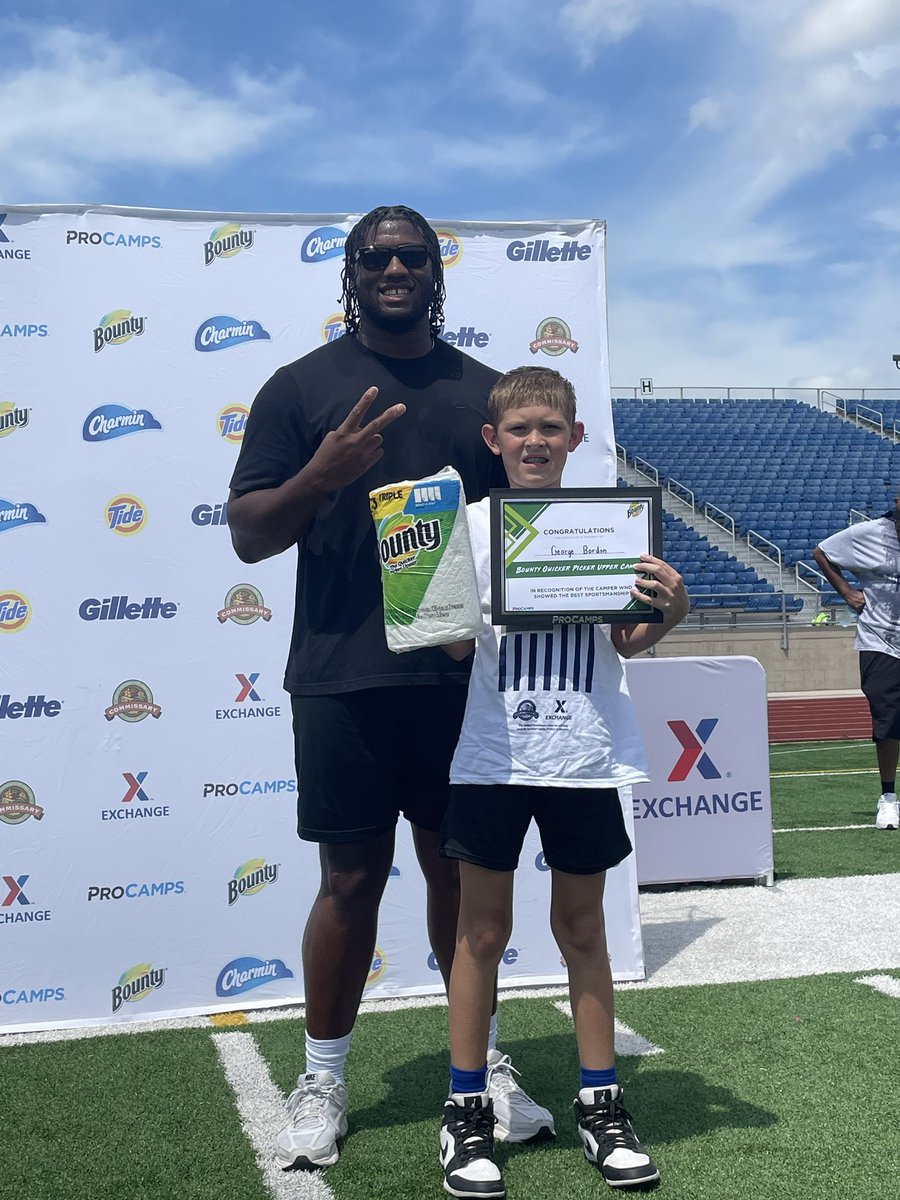 GeorgeGordonIII's tweet photo. Bounty Picker Up Award for Sportsmanship/Leadership @ProCamps day 1 #1%bettereveryday #QB1 #10U #FortHoodCadets https://t.co/4gym5c9UlD