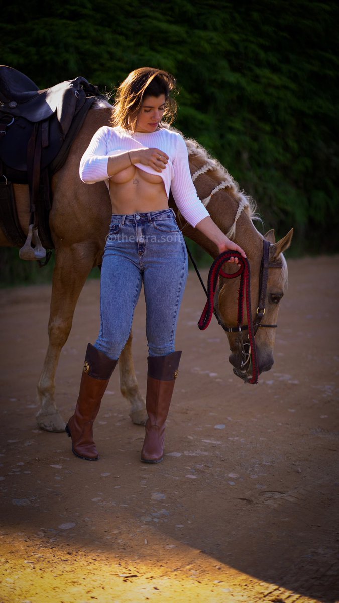 thelarasoftt's tweet photo. Hey I'm talkin' 'bout cowgirls
Because cowgirls make better lovers and I can prove that with just one kiss
Like this! 🎶

https://t.co/05UCt5dxgH https://t.co/uuRerpC4K9