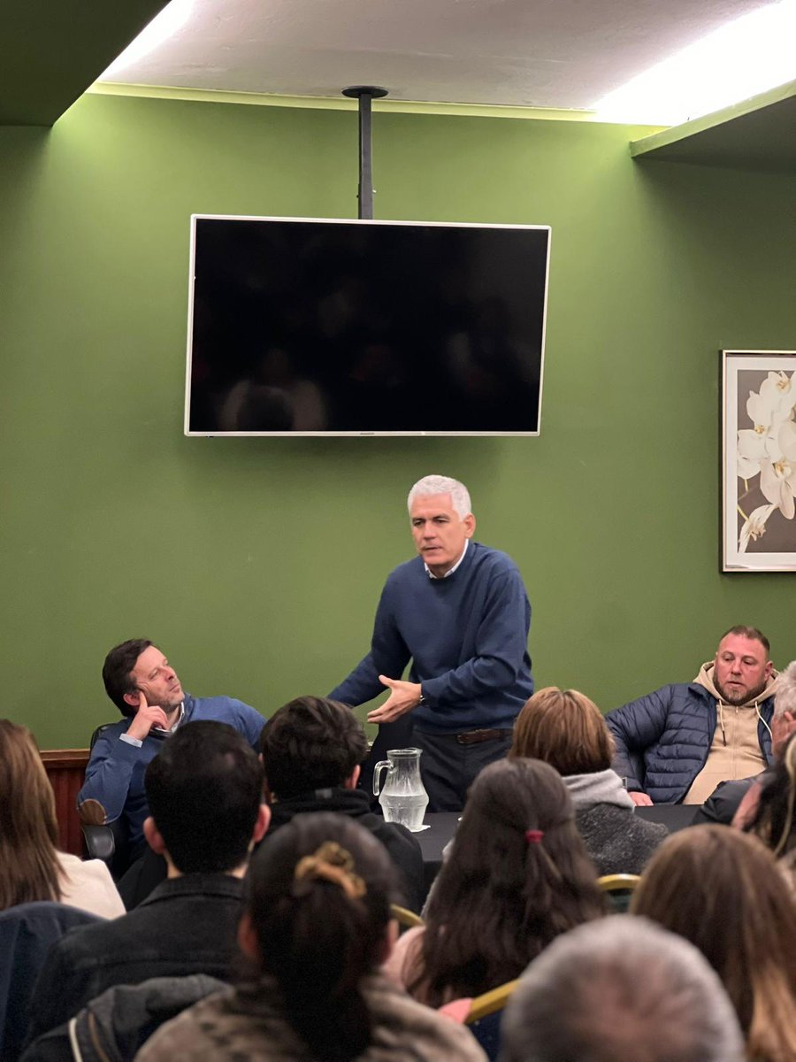 DipRodrigoGoni's tweet photo. Con el Grupo del Diputado @AlvaroDastugue asumimos juntos el enorme desafío de defender el valor de la Vida, de la Familia, del Trabajo y la Libertad auténticamente humana. Valores humanos fundamentales que estarán en juego en las próximas elecciones nacionales. https://t.co/AkKN71kCDD