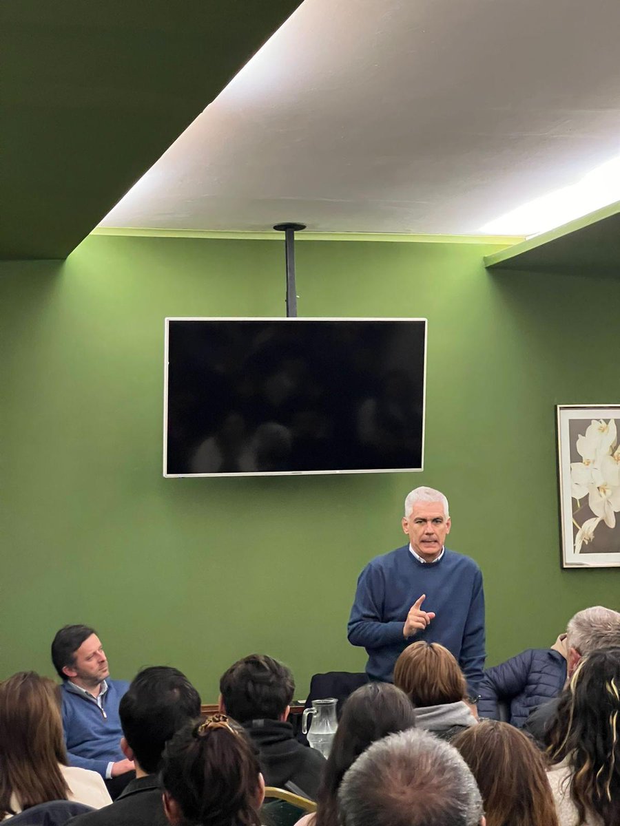DipRodrigoGoni's tweet photo. Con el Grupo del Diputado @AlvaroDastugue asumimos juntos el enorme desafío de defender el valor de la Vida, de la Familia, del Trabajo y la Libertad auténticamente humana. Valores humanos fundamentales que estarán en juego en las próximas elecciones nacionales. https://t.co/AkKN71kCDD