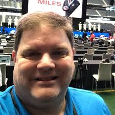 kenthomson87's tweet photo. LISTEN to #FridayFootballFiasco @sportsxradio w/ @kenthomson87 coming up at the Top of the Hour w/ guests @CFB #Insider @FarrellFigures to talk @SEC #MediaDays &amp; @HondoCarpenter @SInow @Raiders #InsiderPodcast 6-8 PM PT ON #NewsTalk840 @kxnt &amp; on the #worldwide @Audacy APP! https://t.co/AoWXA52jxq