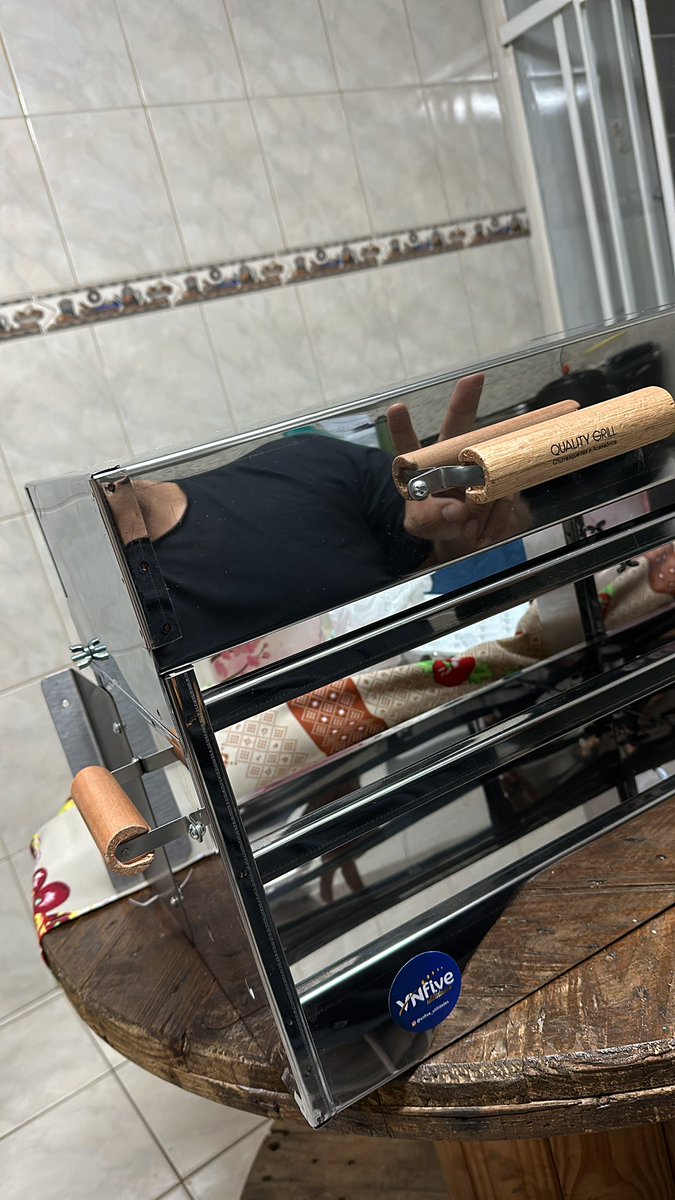 MohringGabriel's tweet photo. Conquistamos tanta coisa pra nossa casa nesses ultimos meses, mas a que eu mais tava ansioso era a churrasqueira que chegou hoje, simplíssima, pequena, mas conseguimos fazer um churrinhas com os amigos https://t.co/US8VuLgpYn