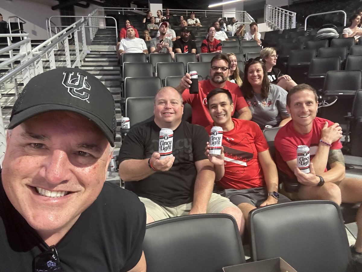 cincygreghoodin's tweet photo. Just kinda hanging out with our #ROCFamily @RepOfCincinnati @tbt #tbt @NastyNati_TBT #LetsGetNasty #LetsGoBearcats #NastyNati #cincyvibes #BearcatVibes #Bearcats #sunmervibes #summerincincy #BearcatFamily #BearcatsUnited @uofcincyalumni @uofcincy @GoBearcatsUCATS @GoBEARCATS 🔴⚫️❤️🖤🔴⚫️❤️🖤🔴⚫️❤️🖤🔴⚫️❤️🖤🔴⚫️ #tbtcincy