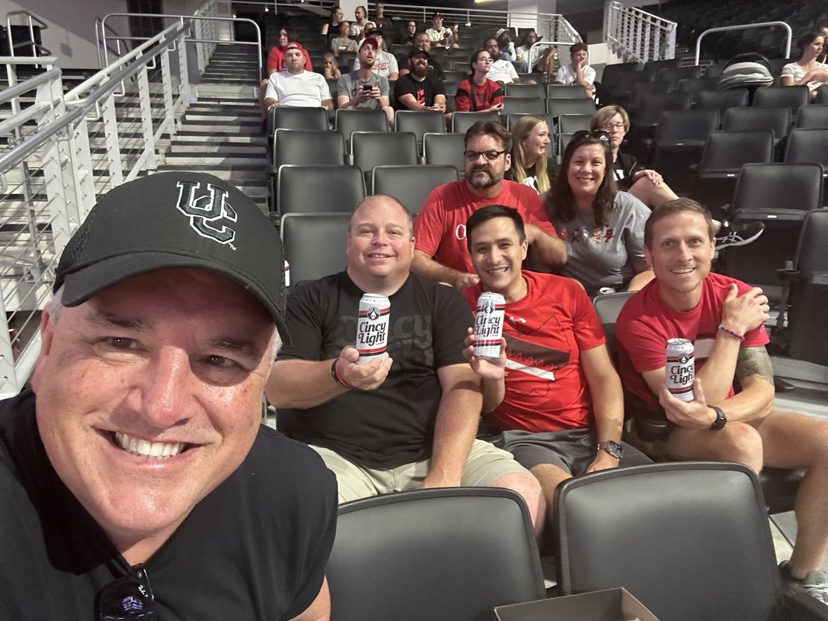 cincygreghoodin's tweet photo. Just kinda hanging out with our #ROCFamily @RepOfCincinnati @tbt #tbt @NastyNati_TBT #LetsGetNasty #LetsGoBearcats #NastyNati #cincyvibes #BearcatVibes #Bearcats #sunmervibes #summerincincy #BearcatFamily #BearcatsUnited @uofcincyalumni @uofcincy @GoBearcatsUCATS @GoBEARCATS 🔴⚫️❤️🖤🔴⚫️❤️🖤🔴⚫️❤️🖤🔴⚫️❤️🖤🔴⚫️ #tbtcincy