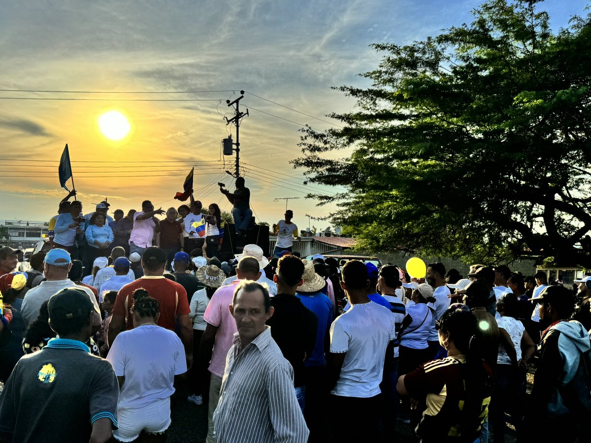 #Jacura|• ¡Juntos lo vamos a lograr!

Vamos todos, este 28 de Julio a votar por <a href="/EdmundoGU/">Edmundo González</a> y a defender los votos en los centros electorales, hasta tener las actas en las manos. 

Contamos con actos de masas en el país acompañando a @MariaCorinaYa, tenemos 3 tarjetas, tarjeta de