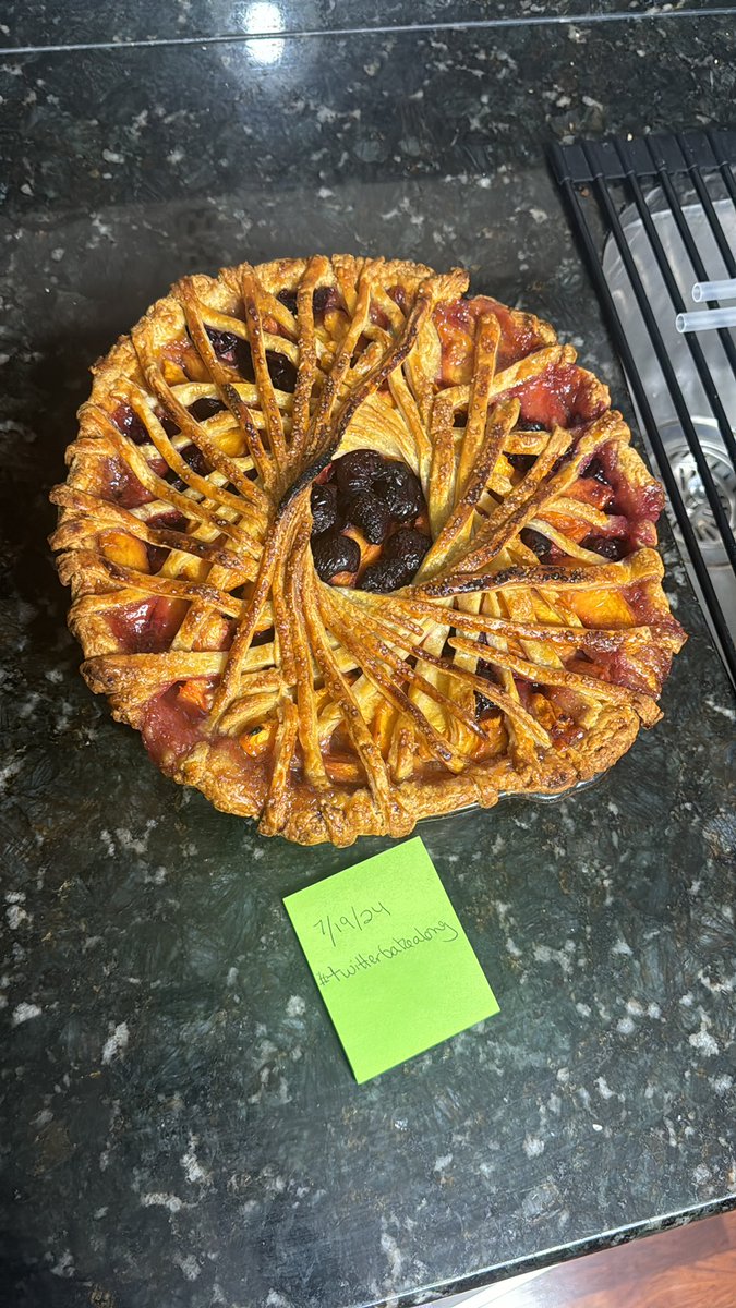 emily4621's tweet photo. Farm fresh peaches and Michigan cherry pie! 🥧 🍒 🍑 #twitterbakealong #showusyourbakes @Rob_C_Allen @thebakingnanna1 https://t.co/XDyZnFnyvD