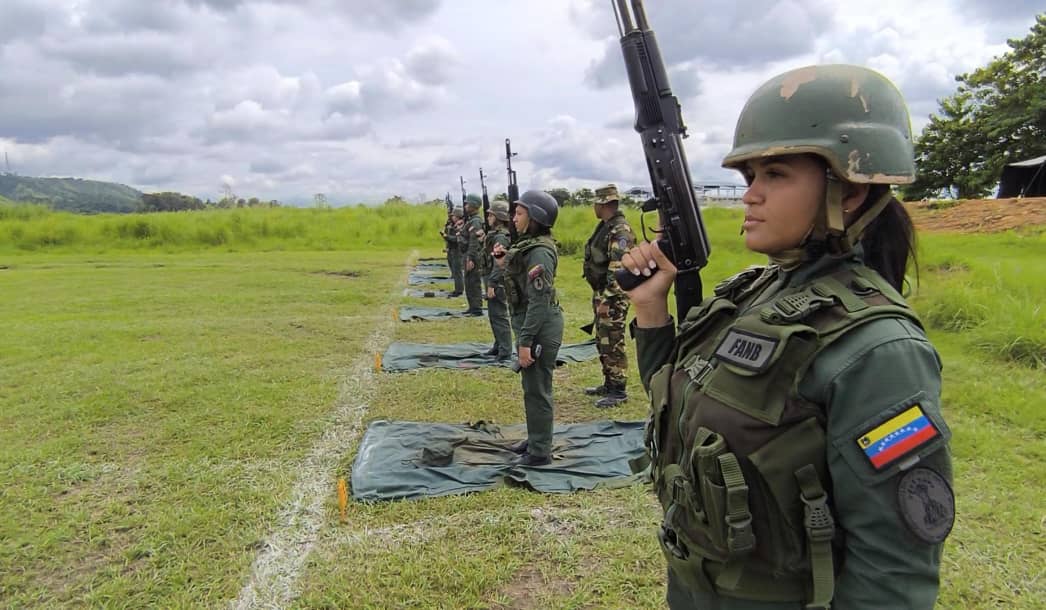 ZODIBARINAS_32's tweet photo. En Barinas nuestros profesionales de la #FANB, reciben instrucción hasta el último nivel de profesionales militares que participarán en acompañamiento y requerimiento del @cneevezla. ¡Integrar es Vencer! https://t.co/HzmfS8SdE2