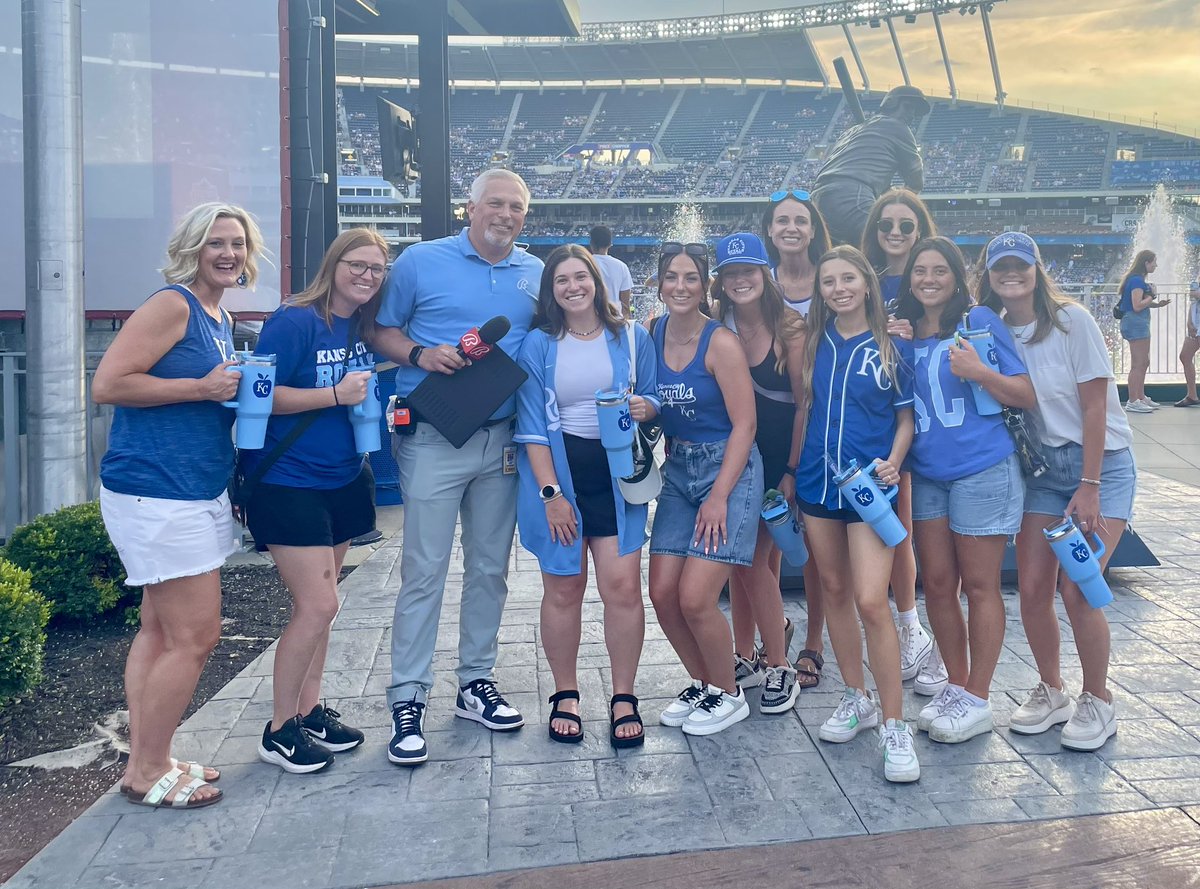 principalplewis's tweet photo. #RayMarsh repping @theSMSD at #TeacherNightattheK #AllinSMSD #culture @Royals @thesmsdhr https://t.co/MRoE2H6TcV