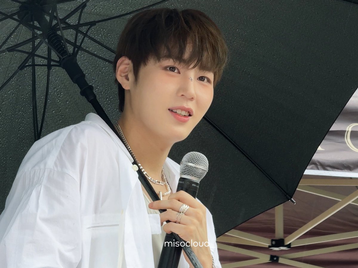 우산속 남신...

#하성운 #HASUNGWOON