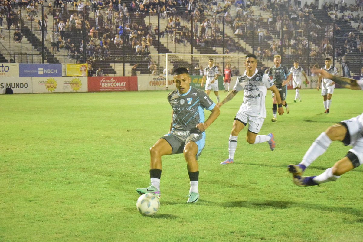 showdetemperley's tweet image. ¡GANOOOOO TEMPERLEEEEEY!

 #ChacoForEver 0 - 1 #Temperley

Lo vivis por:

📻 Am 1530Khz 
💻 lavozdelsur.com.ar