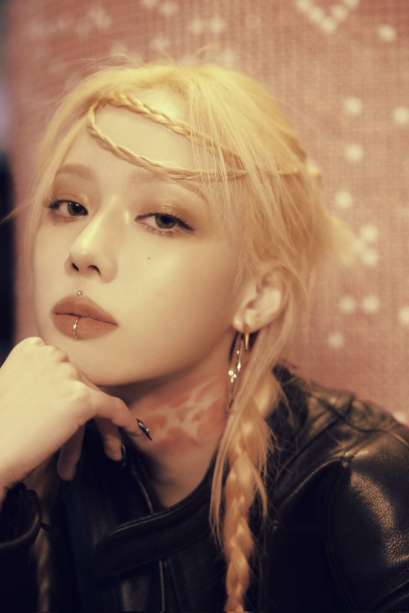 두산베어스(사장 고영섭)가 25일(목) 잠실야구장에서 열리는 키움히어로즈와 정규시즌 맞대결에서 승리기원 시구를 진행한다.

이날 시구는 그룹 ‘에스파’의 윈터가 장식한다. 윈터는 두산베어스의 ‘찐팬’으로 널리 알려져있다. 윈터가 두산베어스 팬이라는 사실을 밝힌 뒤 수많은 팬들이 온라인