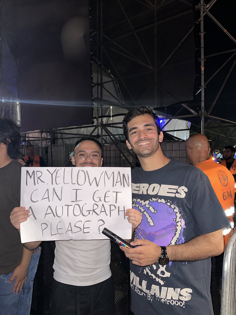 NameIsMavi's tweet photo. Dear Aminé,

I ain't mad, I just think it's fuked up you don't answer fans
If you didn't want to talk to me outside your concert, you didn't have to
But you coulda signed an autograph for André
That's your biggest fan man
We waited in the blisterin' cold for you, for 30 mins https://t.co/AWbA9rE6OG