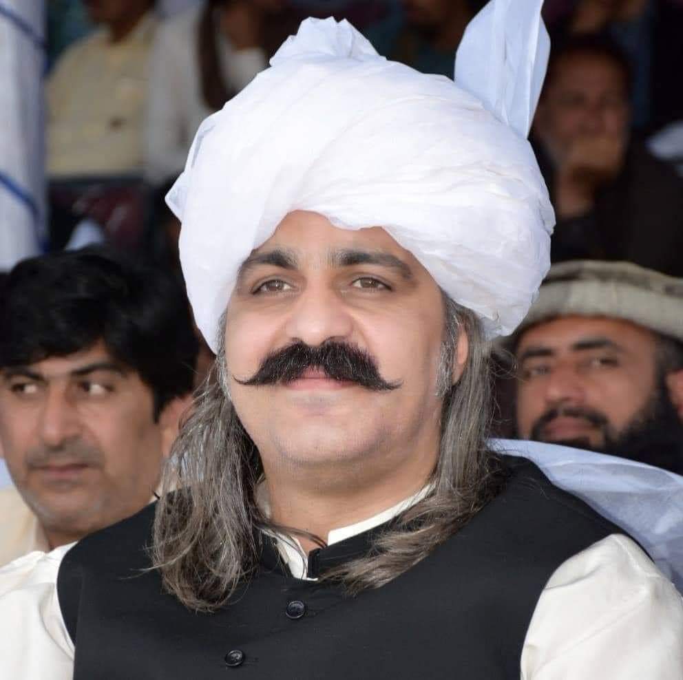 orangzeb_k's tweet photo. شمله پکښې دہ سپو په سر پښتو پکې لغړہ
ځوانان پکې قتلیږي او واکدار دہ کلی ډم دې
#BannuAmanMarch
#Banuu
#Pakhtunkhwa
#PTI
@AliAminKhanPTI
#Govt https://t.co/KRkbSXcrtQ