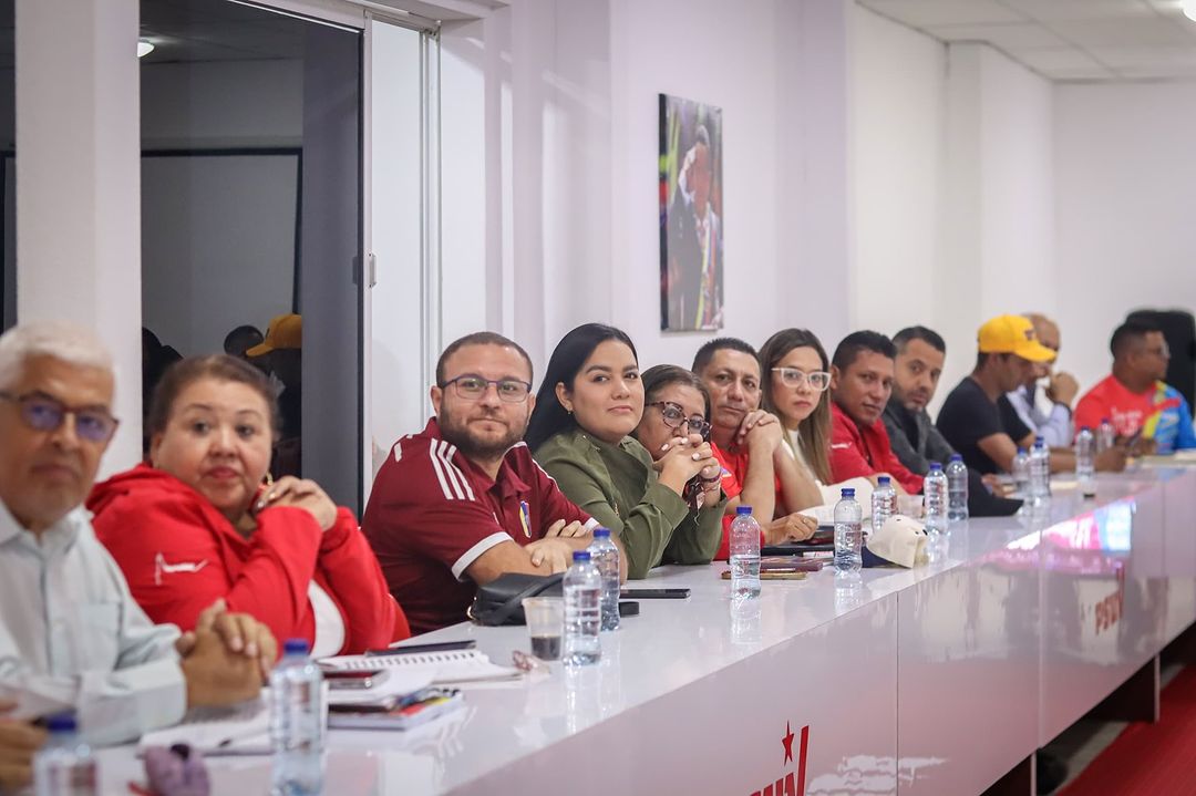 #19Jul|| Productiva jornada de trabajo por parte de nuestro Equipo Político Estadal, en el marco del despliegue que hemos desarrollado en lo que va de campaña, rumbo a la Gran Victoria del #28J 💪🏼❤️

#MaduroPresidente 

<a href="/NicolasMaduro/">Nicolás Maduro</a>
<a href="/dcabellor/">Diosdado Cabello R</a> 
<a href="/jorgerpsuv/">Jorge Rodríguez</a>