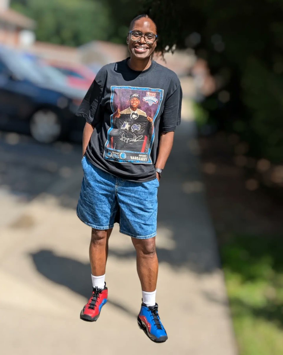 amcmath04's tweet photo. Happy Friday! 
#culturekings #orlandoDrafttee #KOTD #Nike #AirPenny3 #DoitforDez #finallyunds #undsfriday #ashwithkicks   #respectherstyle #wearyourkicks #yoursneakersaredope 

Shirt @Culturekings
Shorts @hm
Socks @DownhillSocks
Shoes @iam1cent x @nike https://t.co/6TTN0UiBny