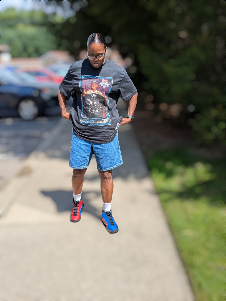 amcmath04's tweet photo. Happy Friday! 
#culturekings #orlandoDrafttee #KOTD #Nike #AirPenny3 #DoitforDez #finallyunds #undsfriday #ashwithkicks   #respectherstyle #wearyourkicks #yoursneakersaredope 

Shirt @Culturekings
Shorts @hm
Socks @DownhillSocks
Shoes @iam1cent x @nike https://t.co/6TTN0UiBny