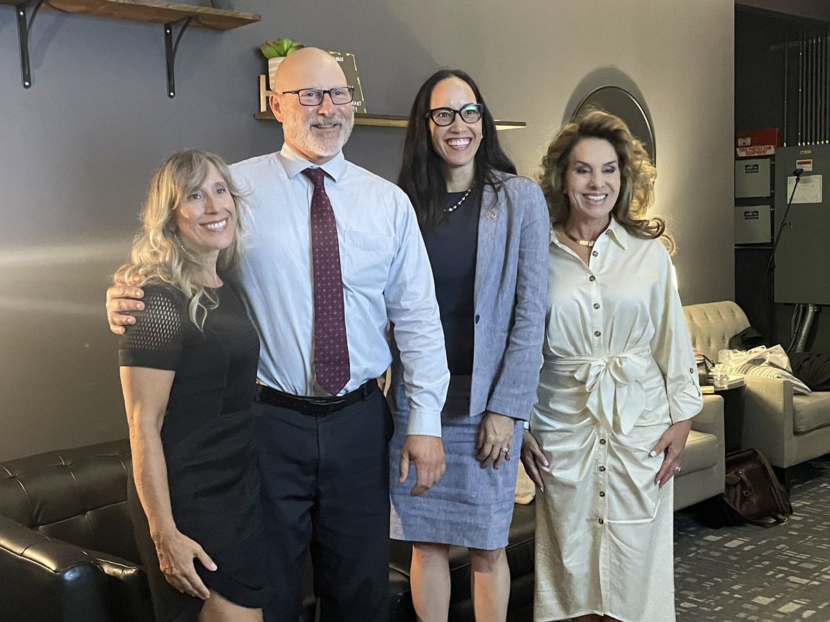 KeiserU's tweet photo. Congrats to the Keiser University Tampa class of 2024! We were honored to be joined at commencement by @MoffittNews, the recipient of our Employer Choice Award, and Rep. Karen Gonzalez Pittman
@votegonzalezp, who offered words of advice to our graduates! https://t.co/Oh9ZbVjnQS