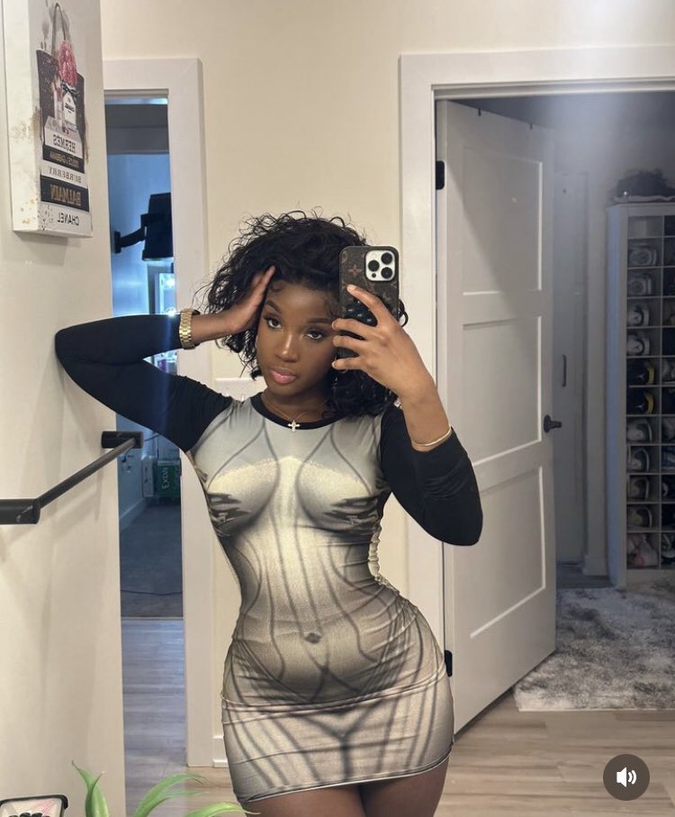 Cunique___'s tweet photo. What's going on here 🤔 I remember the Togolese 🇹🇬 influencer Kelly said " my guy knows that Rema 🇳🇬 is my crush 😻 " 
#viral #togo #nigeria #music #ozeba #usa https://t.co/P3TG2KaKp1