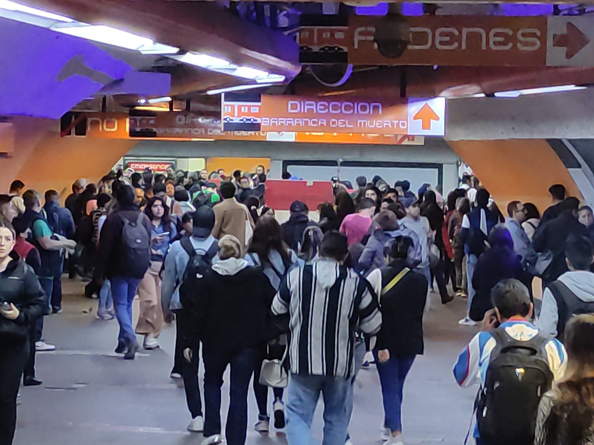 jmourize's tweet photo. @MetroCDMX @mollyamoremio 7:19 y acaba de llegar el siguiente tren,19 minutos entre trenes, Creo que no es alta afluencia,es la ineptitud del servicio como siempre
#inversionHistorica
@martibatres
@GCalderon_Metro @_LizVilchis @AnaJVillagran @guiametromx @viral_metro @Reporte_Indigo @telediario @azucenau https://t.co/E32ErjaOzk