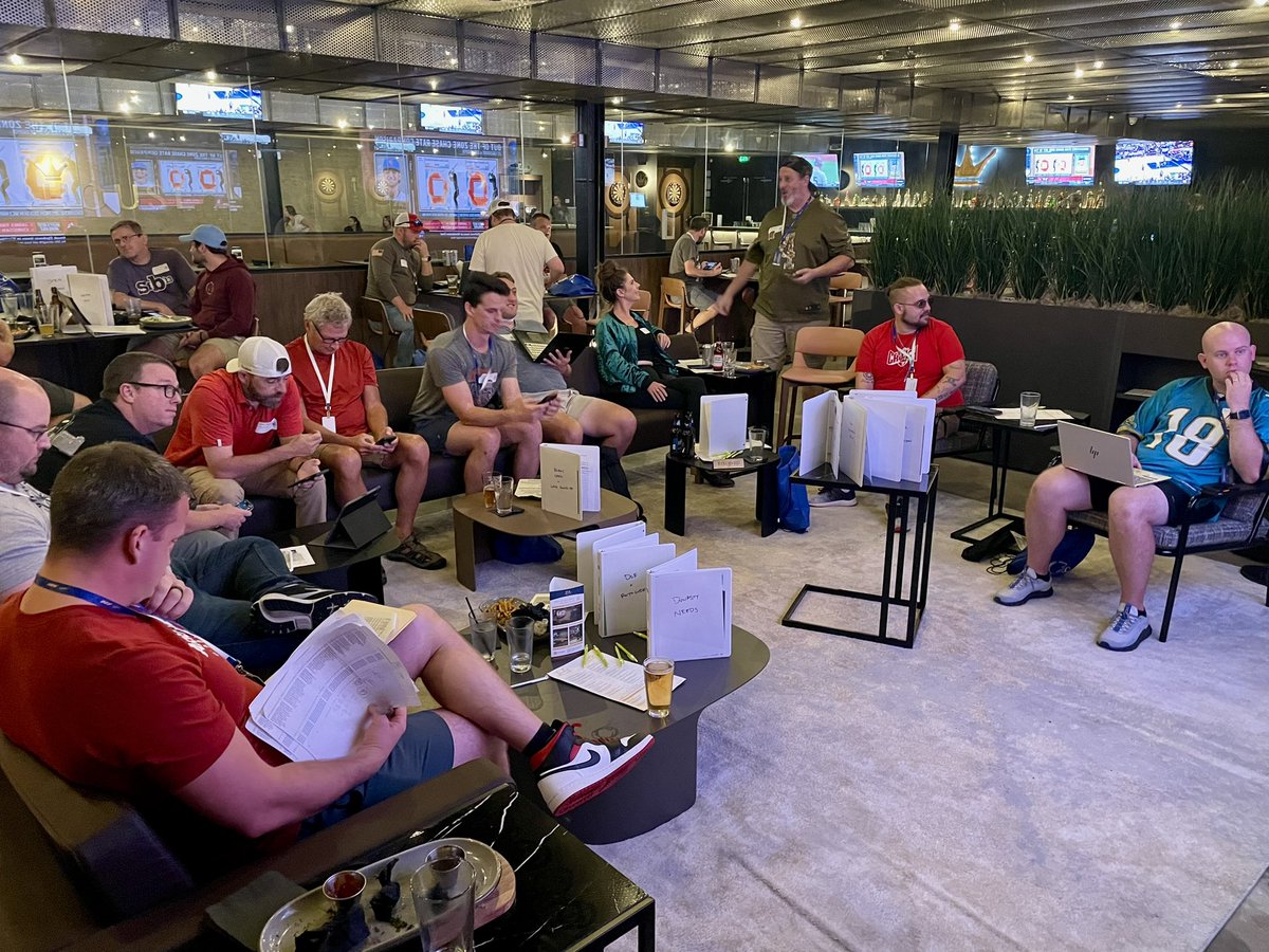 Justin Peek tweet media