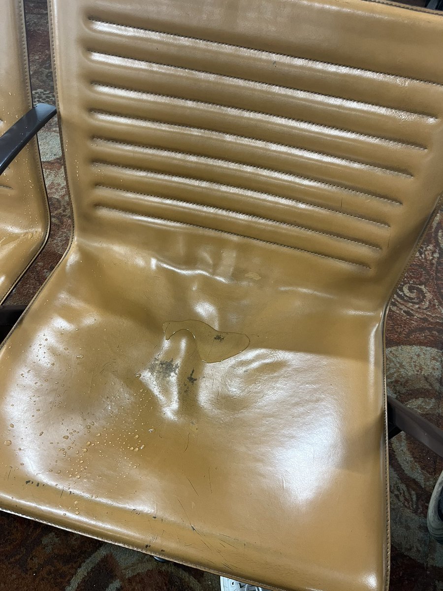 sudeepdutt's tweet photo. @_IGIA  Gate 8 water dripping from AC’s on most of the seats . World class airport 🙏 #poorservice #IGIairport https://t.co/vxnP0bOdoY