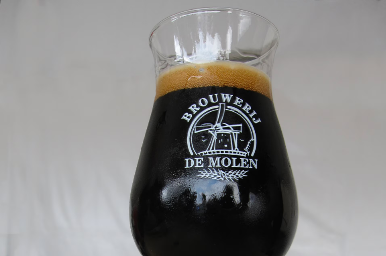 BxrnInFlames's tweet photo. — Me llego una cerveza hace poco, "Black dammation IV" o algo así...

Entonces tomo uno de los vasos limpios y lo puso a disposición, no tardando mucho en llenarlo.

— No te estoy reteniendo aquí, eres libre de irte cuando lo desees.

> https://t.co/CM2AbNFBu6