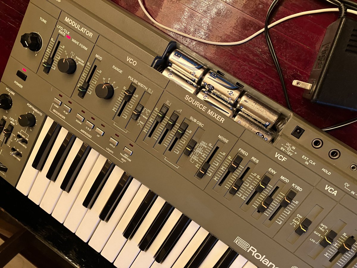 GlimpseRecords's tweet photo. いよいよ明日となりました

アナログシンセRolandSH-101復活ライブとなります
是非とも進化（退化）したSKOOTERをお楽しみに！ https://t.co/Amw8yOa7H5