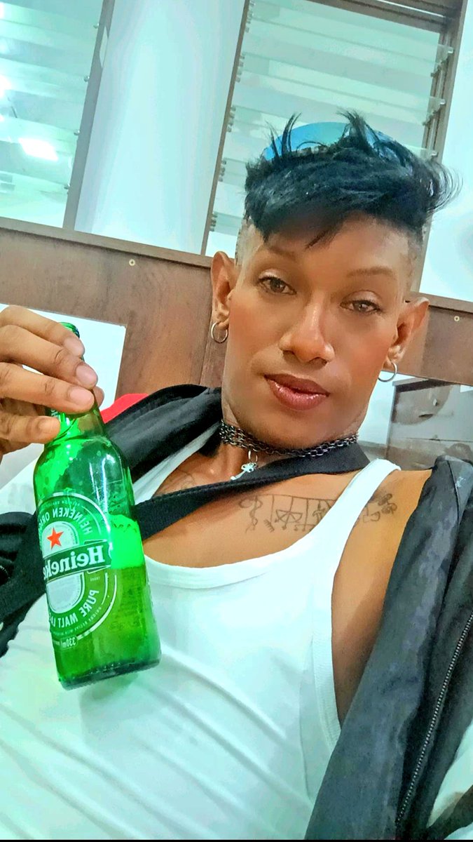 GutembergThomas's tweet photo. A inveja nem sempre é sobre bens materiais, às vezes as pessoas sentem inveja da sua personalidade, sua energia, sua essência. ☯️💪🏾🫂 https://t.co/9rN4UyVSfl