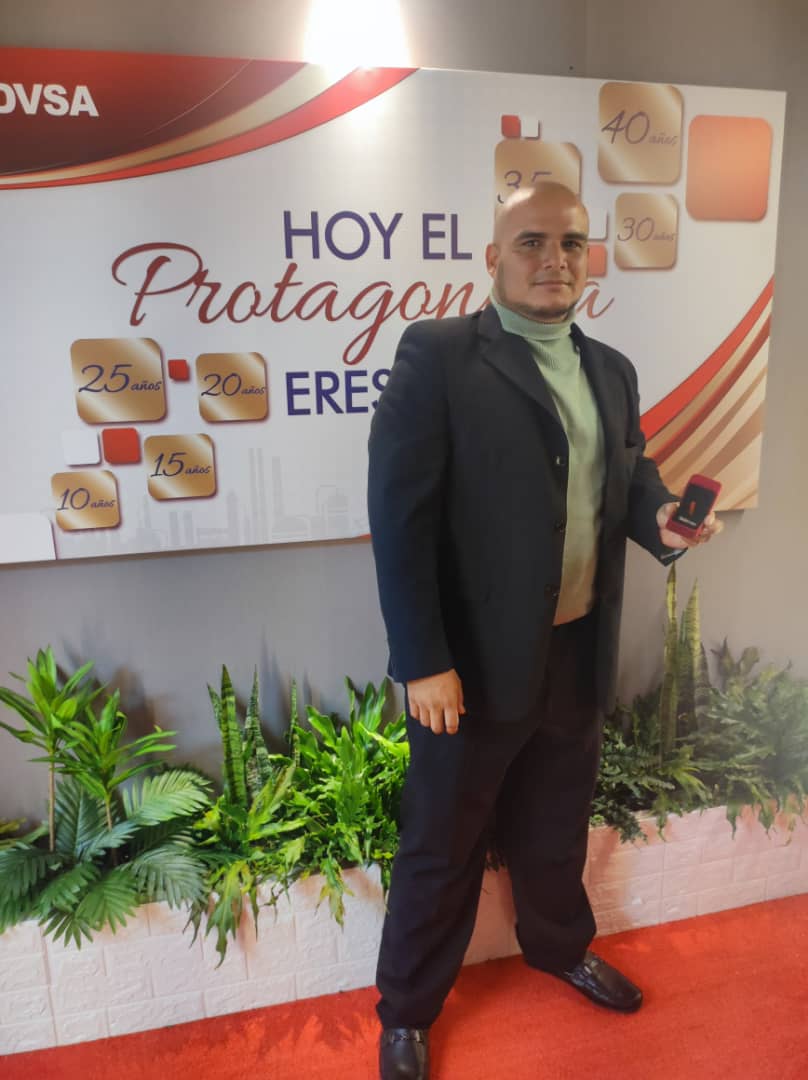 REALJA1986's tweet photo. Aquí Estamos Compañeros https://t.co/eYEVmZvdDA