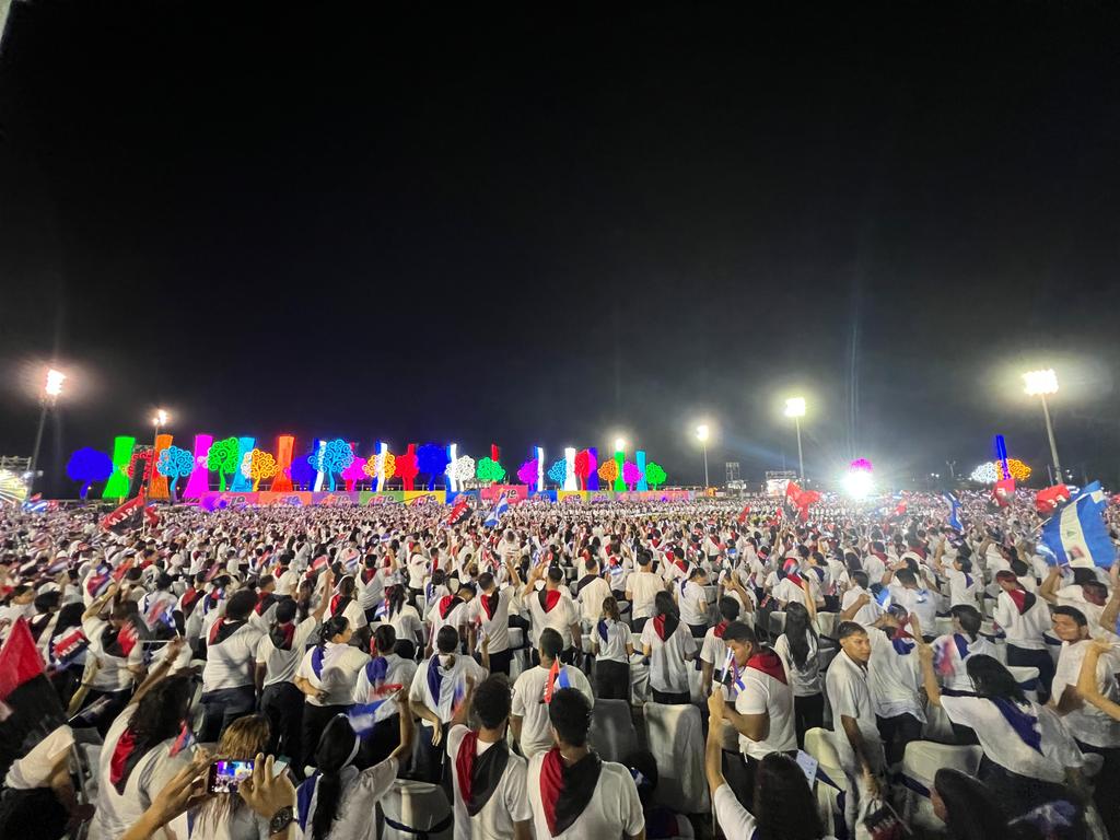 Cada grano fue una bala, para conquistar la paz y levantamos la milpa, para la tapizca de la libertad 
Viva #Nicaragua Libre 
#4519LaPatriaLaRevolucion 
#UnidosEnVictorias 
✌️♥️🖤🇳🇮

<a href="/FloryCantoX/">Flor y Canto 🇳🇮</a> 
<a href="/RafaPortobanco/">Rafael Portobanco 🇳🇮</a> 
<a href="/MachoRatni/">Macho Raton Nica 🇳🇮</a> 
<a href="/termopilas_/">Leónidas 🇳🇮</a>