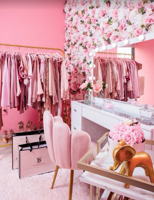 I was looking at selfie studios tonight here in Houston. I am dying to open one myself. I have so many