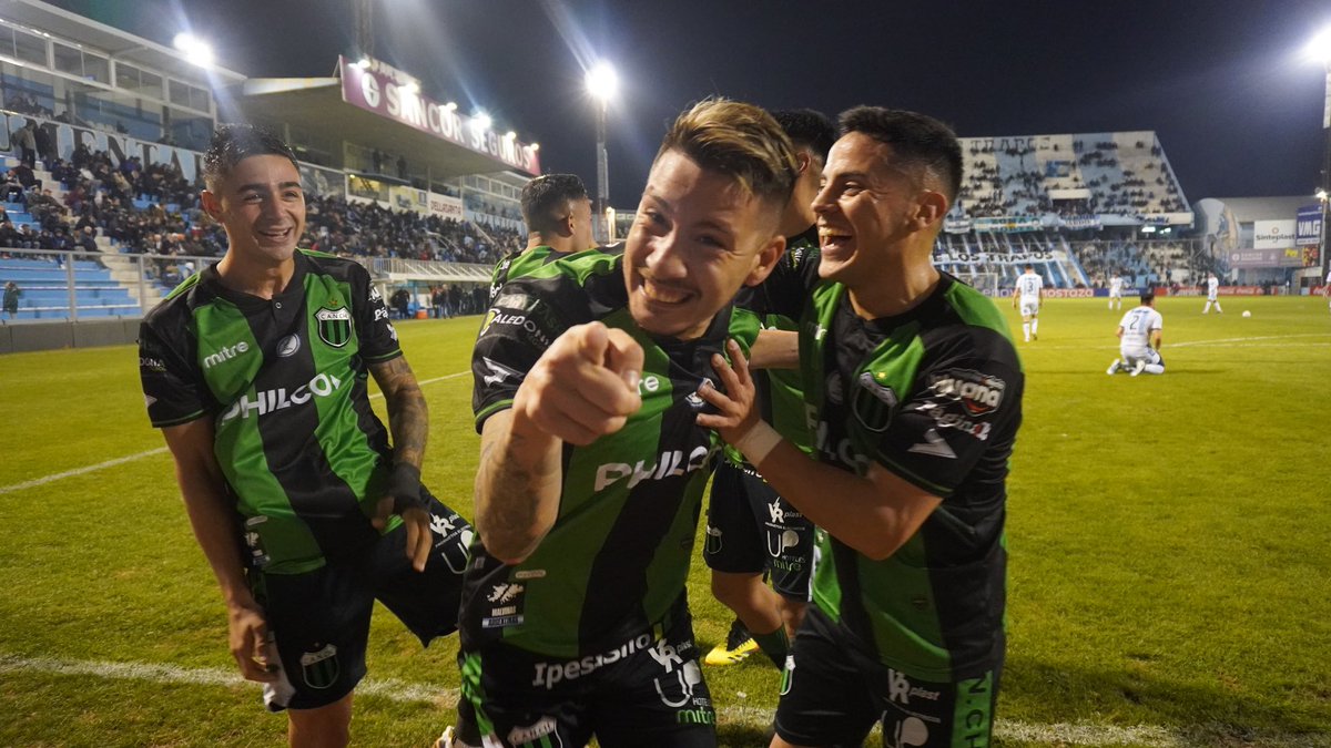 NuevaChicago's tweet photo. Vinimos nosotros, ahora sí que afinen ⚔️ https://t.co/VhyJw5RswC