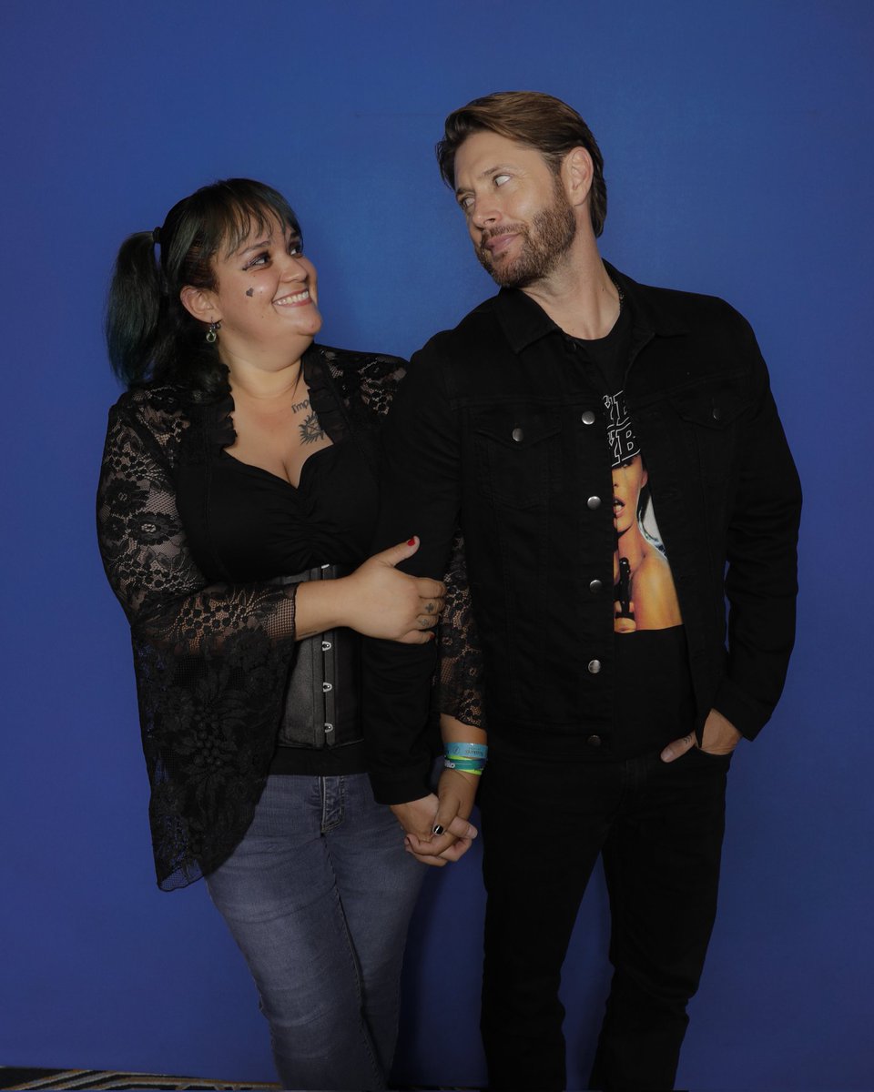 corinaboo323's tweet image. -Will I redo a pose without realizing it? Apparently yes. Yes, I will. #SPNKC #SPNSF