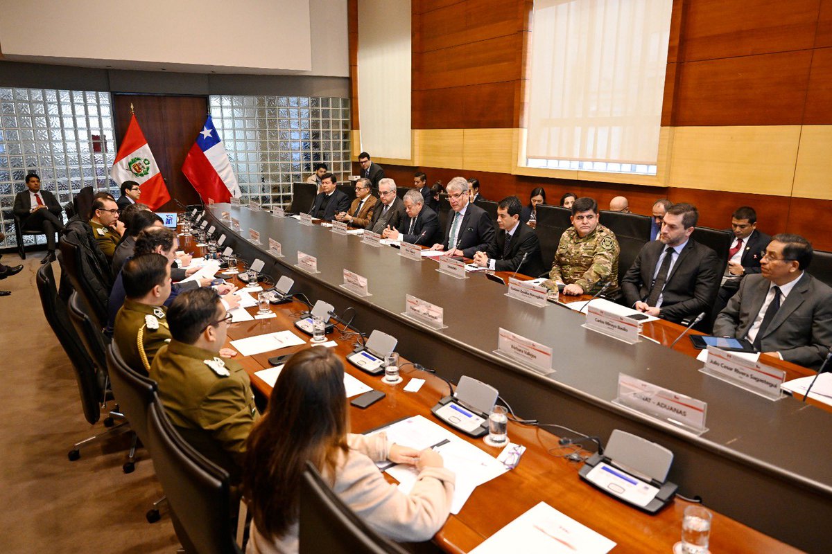 CancilleriaPeru's tweet photo. Perú y Chile fortalecen la lucha contra el tráfico ilícito de drogas. Control de la oferta, reducción de la demanda y prevención del uso de drogas fueron ejes centrales de la XIV reunión de la Comisión Mixta Perú-Chile de Estupefacientes y Sustancias Psicotrópicas. #COMIXTA 🇵🇪 🇨🇱 https://t.co/oC5OVhpdDm