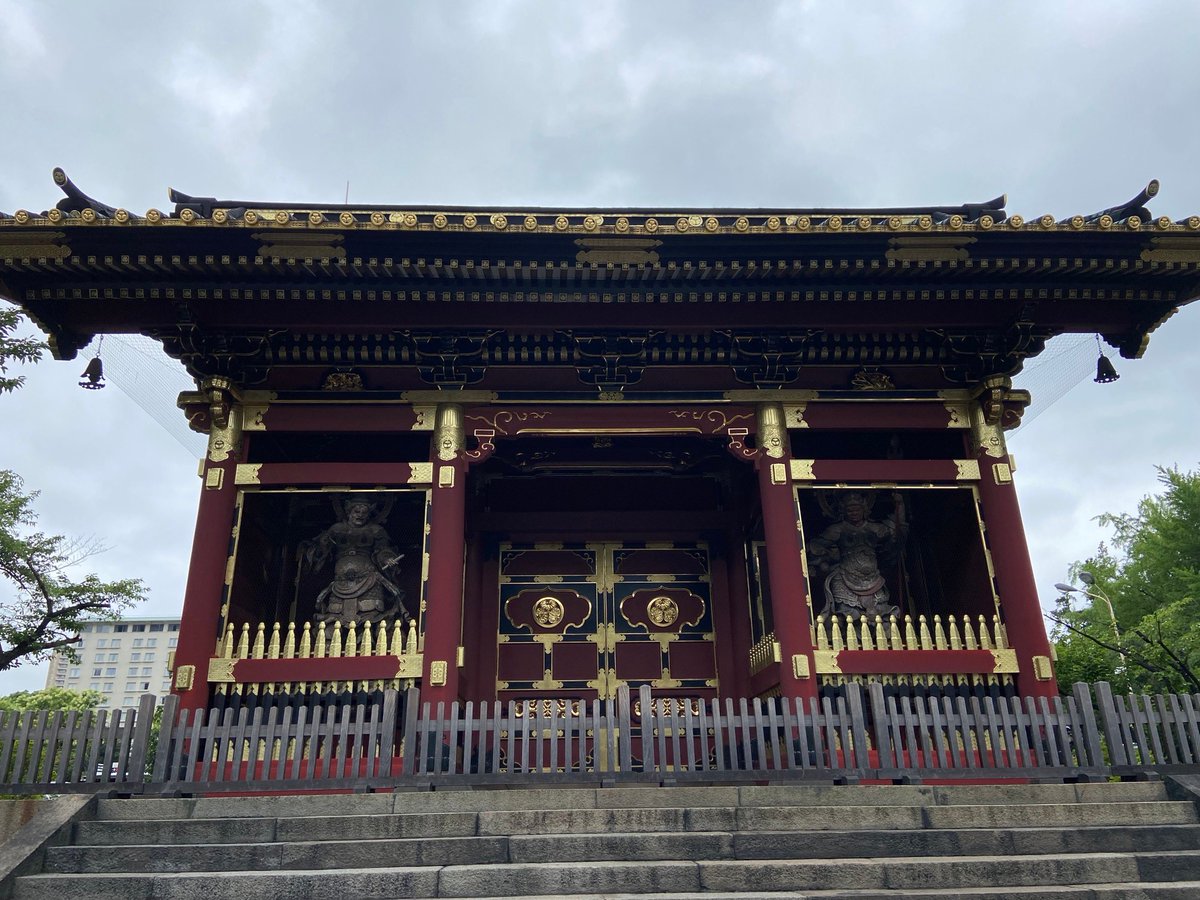 ShiBa625's tweet photo. 友人と芝 増上寺 参拝
徳川将軍家の墓所
両隣のホテルや御成門がある辺りまで日光東照宮のような立派な霊廟がいくつもあったのに東京大空襲で焼けてしまったそう
なんともったいない… https://t.co/baqBeDzGTa