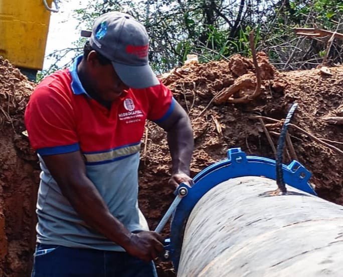 hidroven_ve's tweet photo. El Gobierno Bolivariano, a través de Hidrocapital, atendió el llamado de 25.200 habitantes de #LaGuaira tras la reparación de una avería en tubería principal de 16 pulgadas para agua potable, acción, enmarcada en el #1x10delBuenGobierno, que permitió recuperar 7 litros por segundo (lps) beneficiando a los sectores La Aviación, La Solidaridad y Canaima.

Las labores incluyeron la sustituci��n de un tramo de tubería y la colocación de una junta mecánica, lo que optimiza el servicio hídrico y contribuye al bienestar del Pueblo.

@RMarcoTorres 
@mastporlapatria 
@minaguasoficial