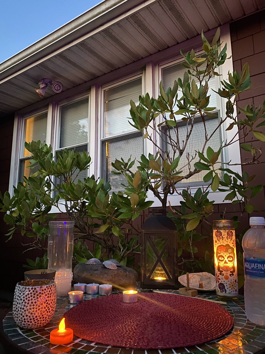 Conductor222's tweet photo. What a perfect evening for a firepit! 🔥🪵 Unbelievably, it’s 68° & calm!
Today was terrific too: I got 20k steps, did yard work, read, rewatched The Lord of the Rings, baked brownies, and caught up with friends! #lbi #MagicPorch #DayOff #clergy #ParsonCarson https://t.co/WOAeCDPow1